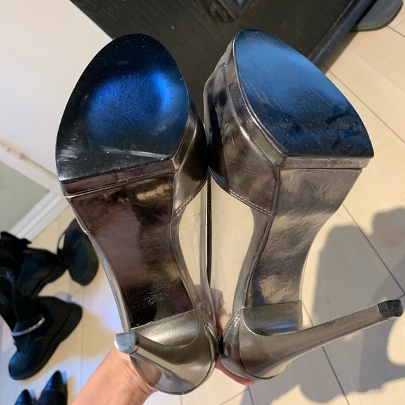 Shoes - Picture 3 of 4